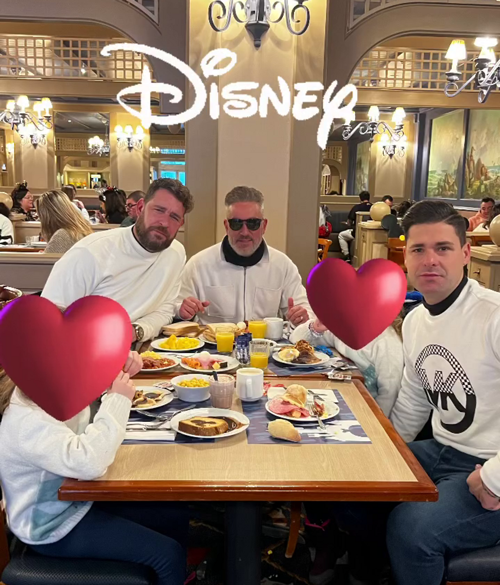 El desayuno de Kiko Hernández junto a Fran Antón y sus dos hijas en Disney