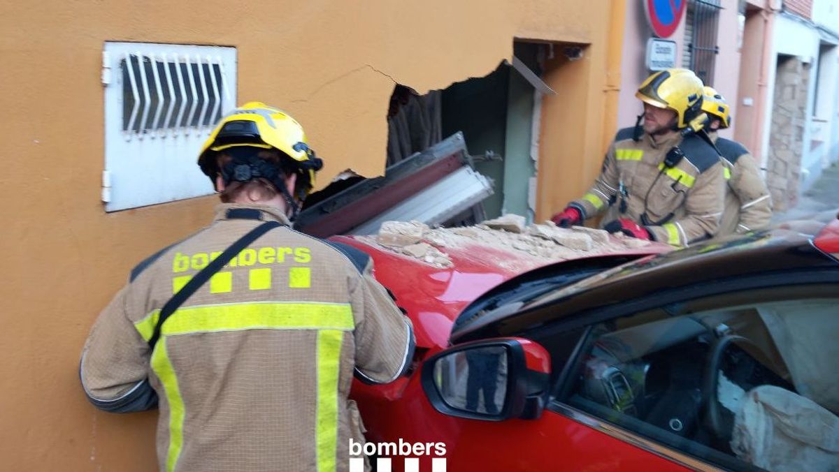 Herido tras estampar su coche contra una casa en Girona