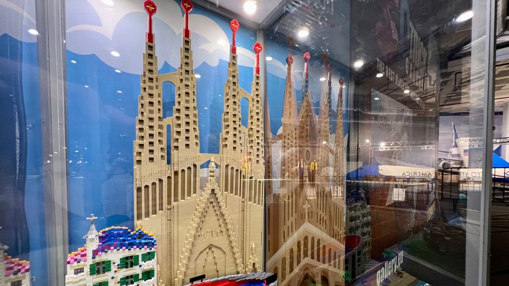 La Sagrada Familia recreada con piezas Lego