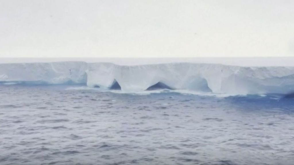 El iceberg A23a, el más grande del mundo, flota libremente por el océano: equivale a tres veces Nueva York