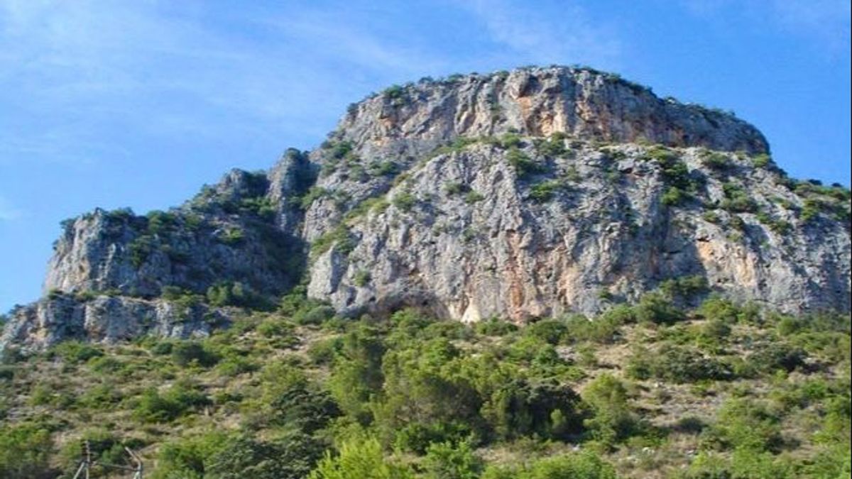 Muere una turista al precipitarse desde 25 metros de altura mientras practicaba escalada en Gandia, Valencia