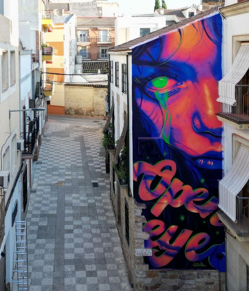 “OPEN+EYES”+por+@mariadie.art++Este+increible+muro+perteneciente+al+23700+del+2023+está+nominado+al+mejor+del+año+por+@streetartcities+Podeis+votar+por+ella+en+su+pagina+web!+++#23700festival+#23700arteurbanolinares+#streetart+#gr (1)