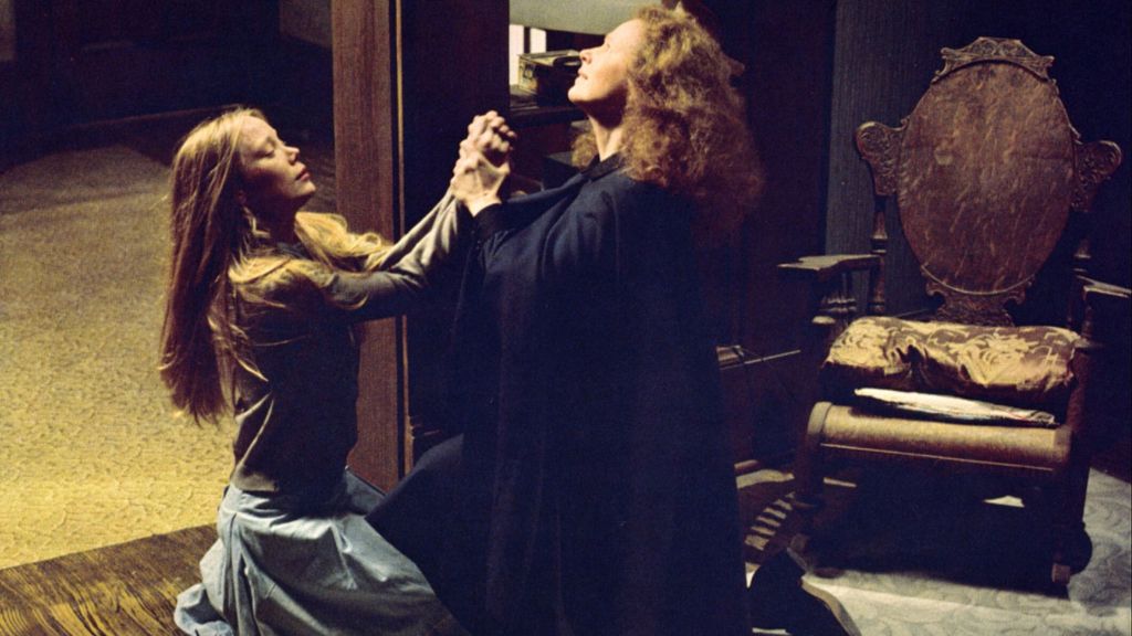 Spacek y una extraordinaria Piper Laurie como la madre de Carrie en la película de Brian de Palma. Ambas fueron nomidas al Oscar.