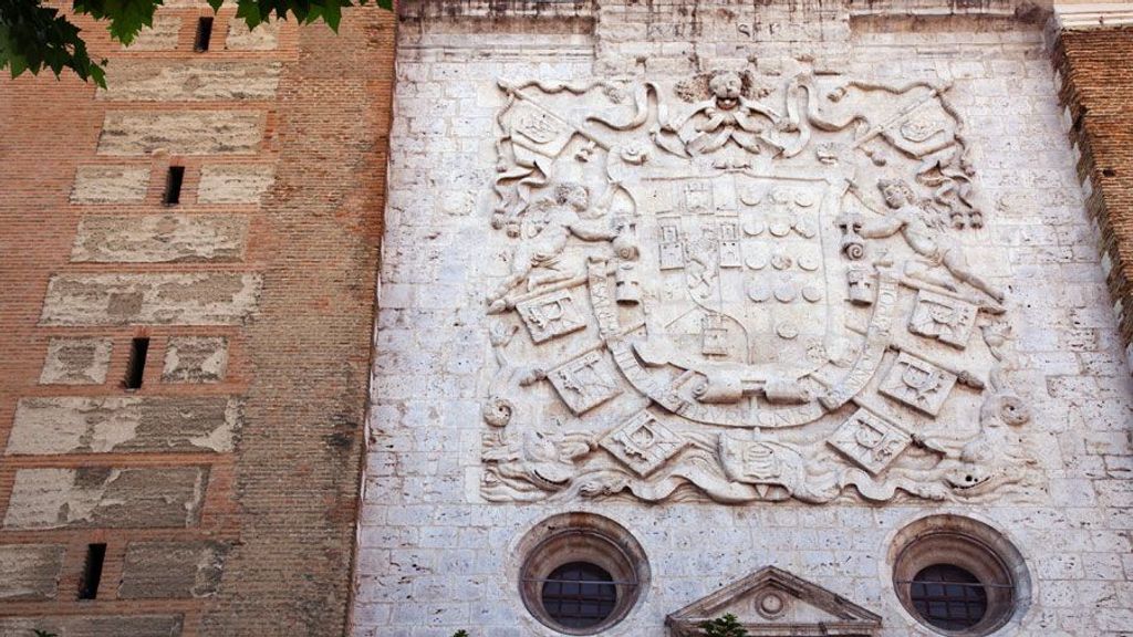 El escudo de la iglesia vallisoletana de Santa María Magdalena