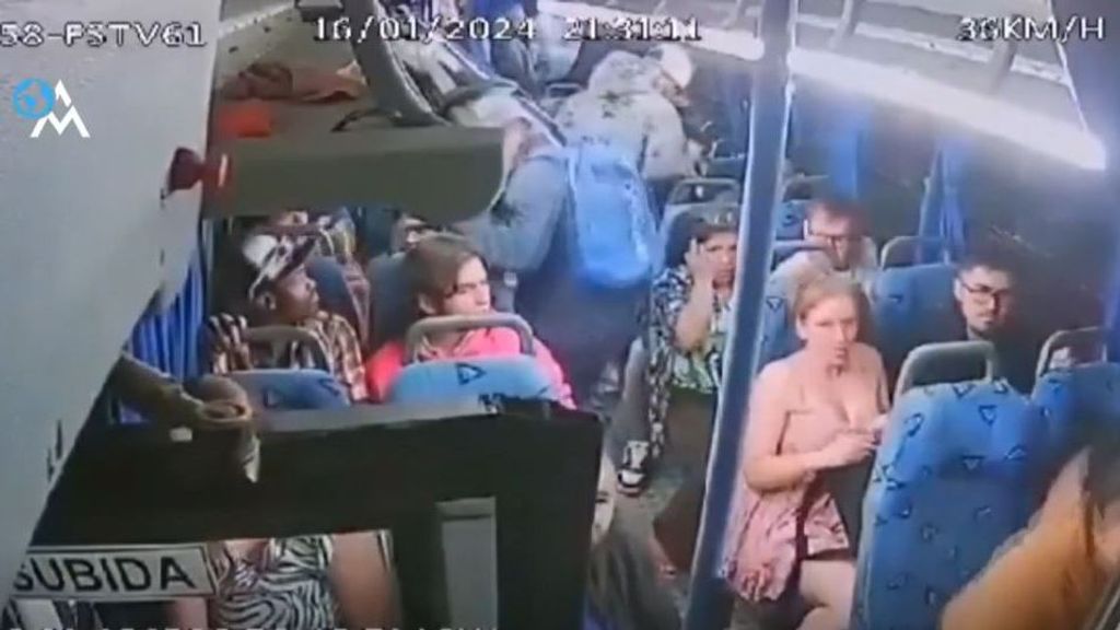 Asaltan un autobús en Chile: cinco ladrones se hacen pasar por pasajeros y acaban robando a los viajeros y al propio conductor