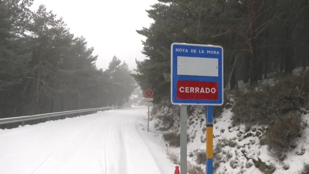 Cadenas en el acceso a Sierra Nevada