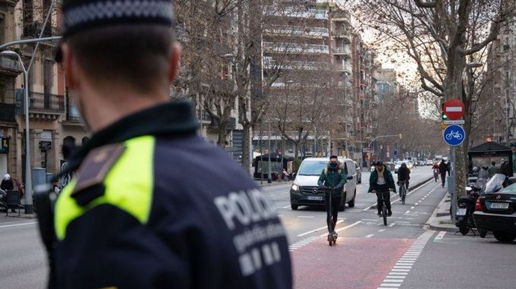 Imagen de archivo de Guardia Urbana vigilando el tráfico en Barcelona