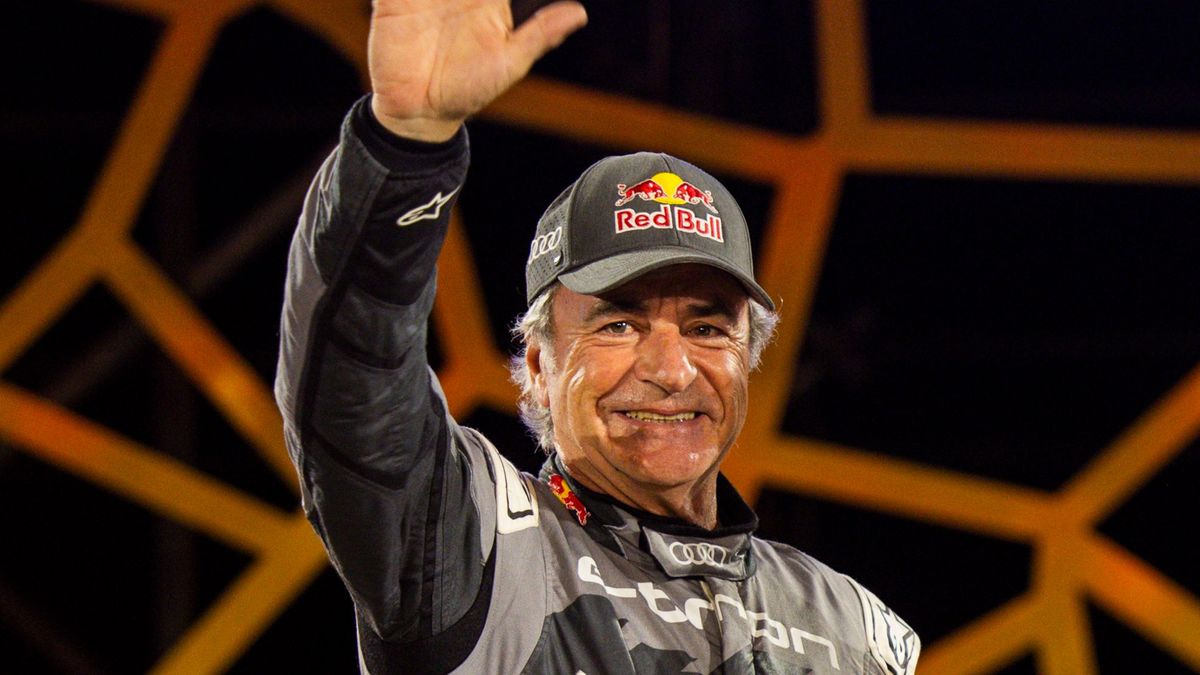 Pedro Sánchez felicita a Carlos Sainz pese al "gilipollas" del piloto al presidente en la cuarta etapa
