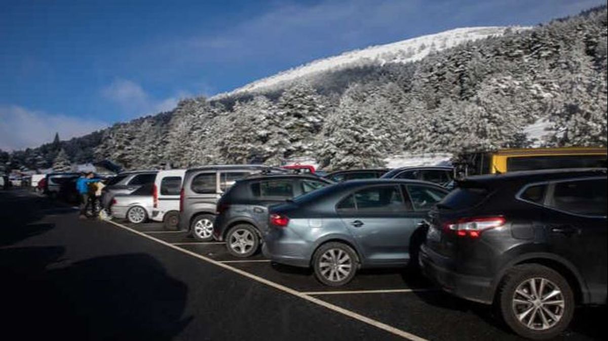 La DGT recomienda no acudir al puerto madrileño de Cotos tras completarse el aforo del parking