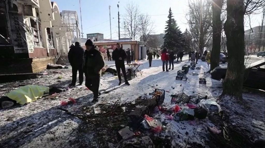 Rusia denuncia un "horrendo bombardeo" ucraniano contra un barrio comercial de Donetsk: hay 25 muertos y 20 heridos