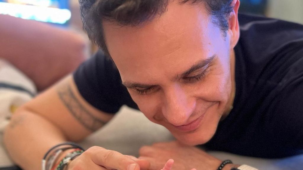 Así ha sido el primer posado de Christian Gálvez junto su a hijo para celebrar su primer mes de vida