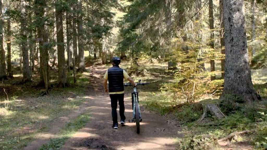 Carlos Sobera abandona la bajada en bicicleta por una pendiente de Montenegro