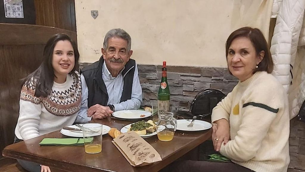 Así es la familia de Miguel Ángel Revilla: su mujer y sus tres hijas