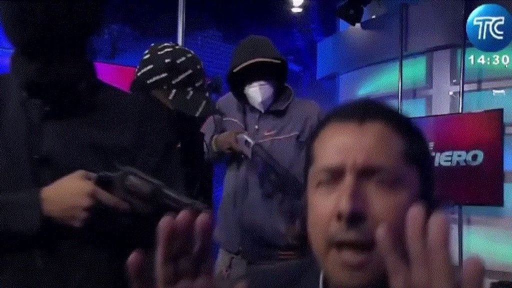 Informativos Telecinco visita el canal TC de Ecuador, asaltado por terroristas