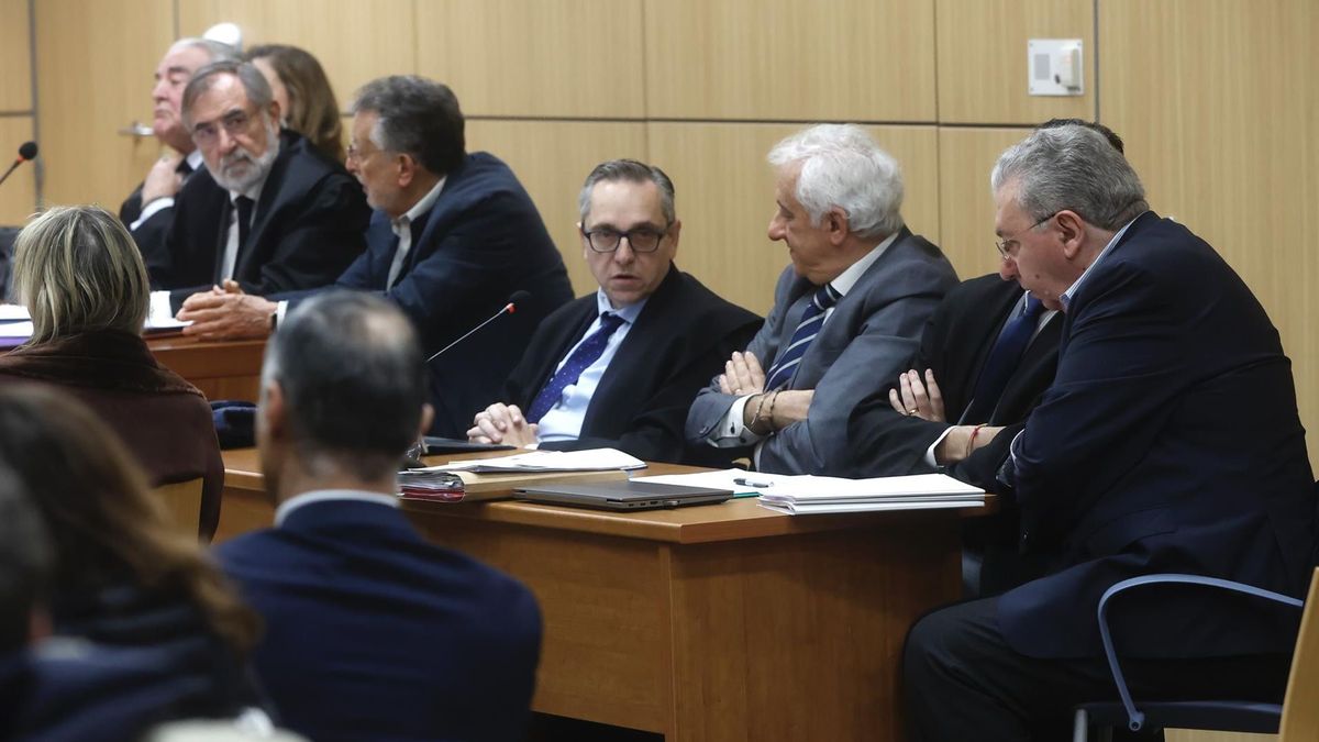 Los acusados en el caso del Pitufeo sentados en el banquillo