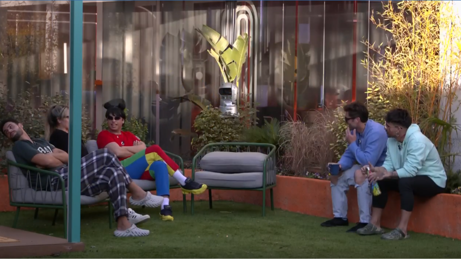 Toman el sol en el jardín