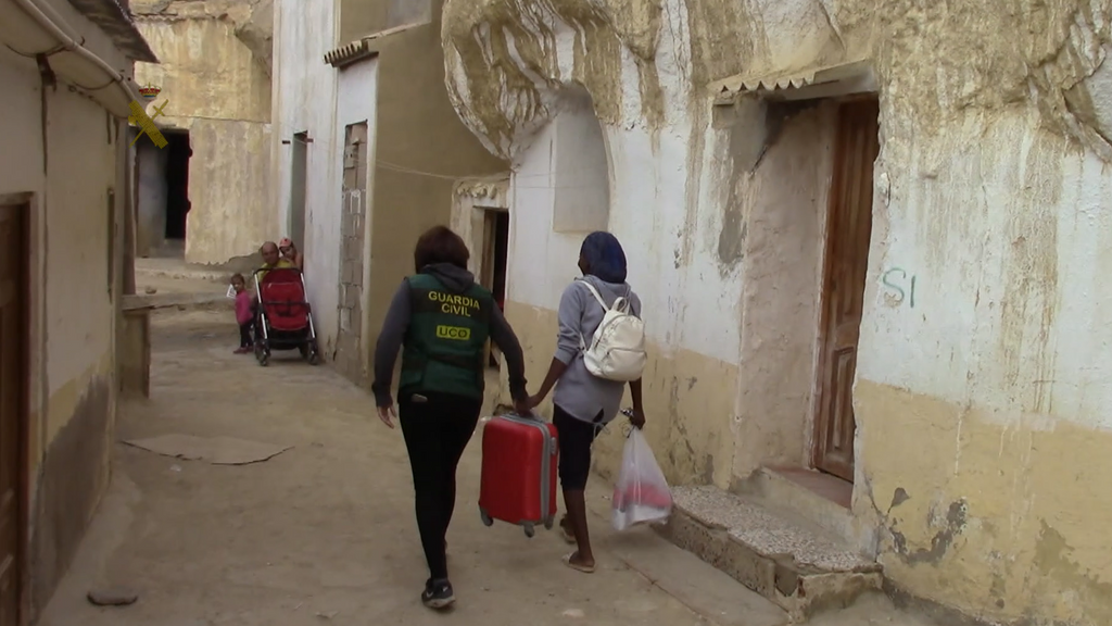 Así fue la intervención de la Guardia Civil en las Cuevas de Almanzora para salvar a las jóvenes nigerianas explotadas en la operación Nanga Parbat