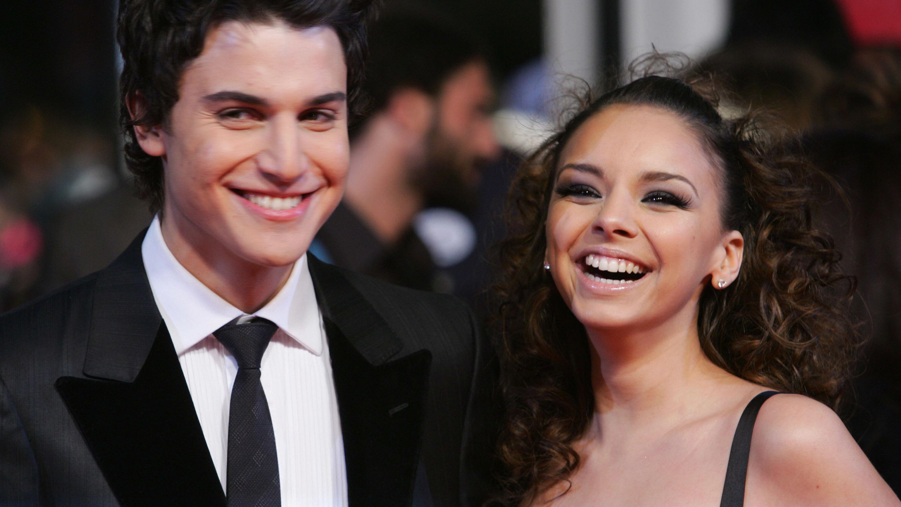 Chenoa y Álex González, durante la alfombra roja de los Premios Goya 2006