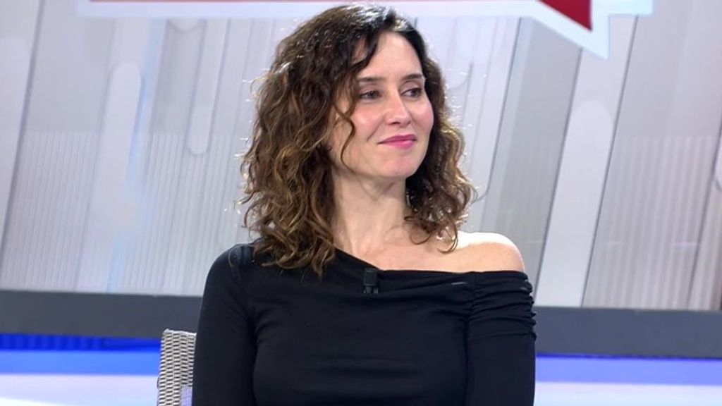 Isabel Díaz Ayuso habla sobre lo que le va a regalar al alcalde de Madrid en su boda: ''Cualquier cosa del Atleti, ya la tiene''