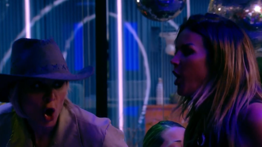 Amigas durante el baile