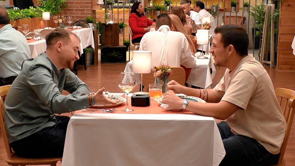 ¿Casas Colgadas o Casas Colgantes? Un soltero de ‘First Dates’ nos saca de dudas