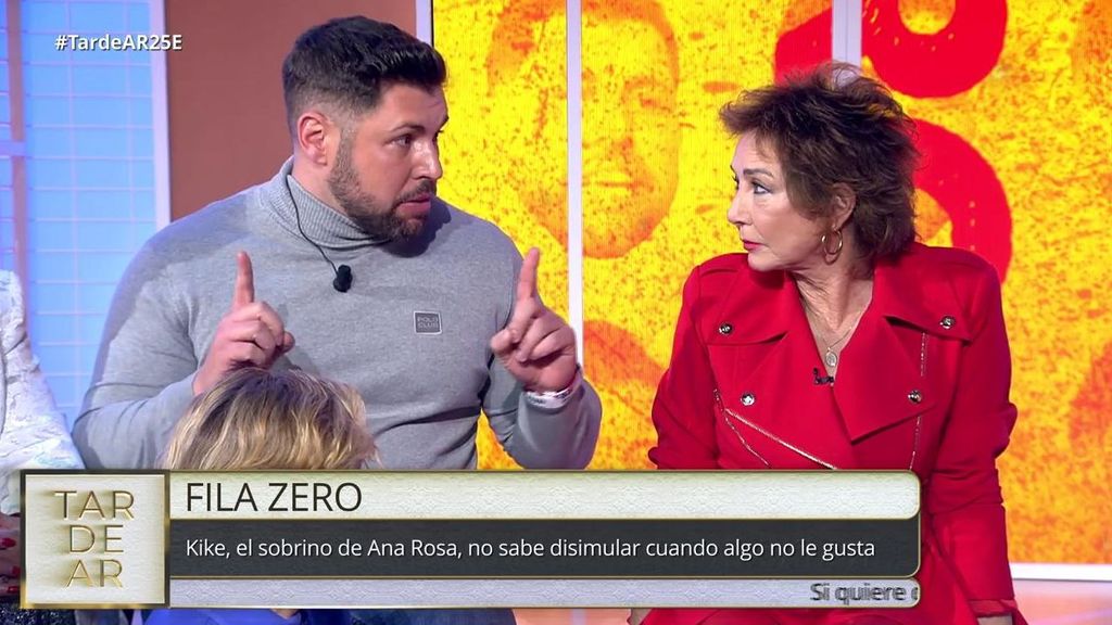 La broma de Kike Quintana a su tía Ana Rosa: “De rojo, ¡eh!, vas a tope. Pedro estaría orgulloso”