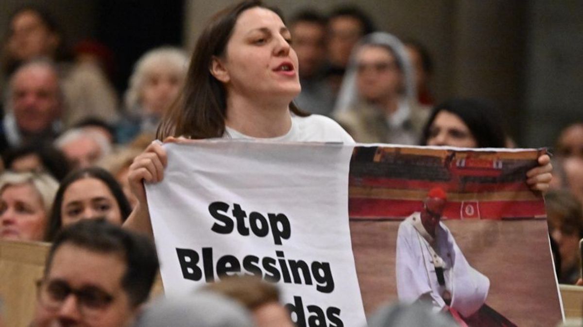 Protestan contra las corridas de toros en plena misa del Papa Francisco en el Vaticano