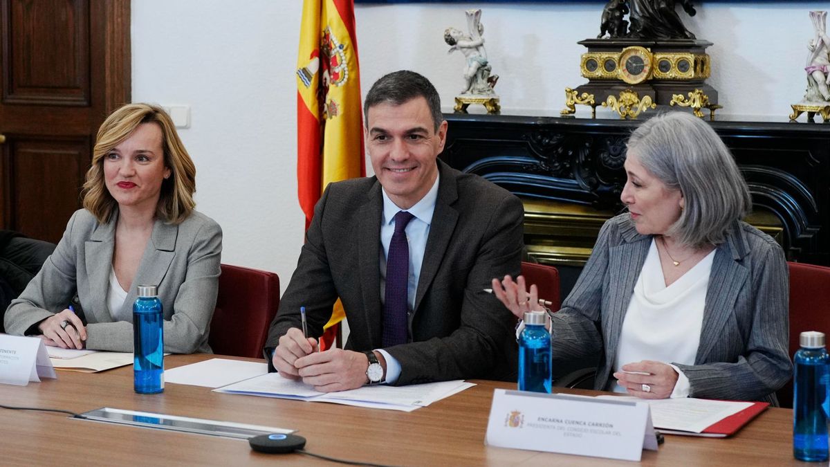 Sánchez y Alegría se reúnen con la comisión permanente del Consejo Escolar del Estado