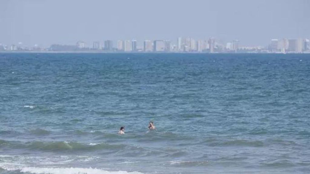 Activan el plan de contaminación marina por un vertido a unos 16 kilómetros de la costa de Valencia