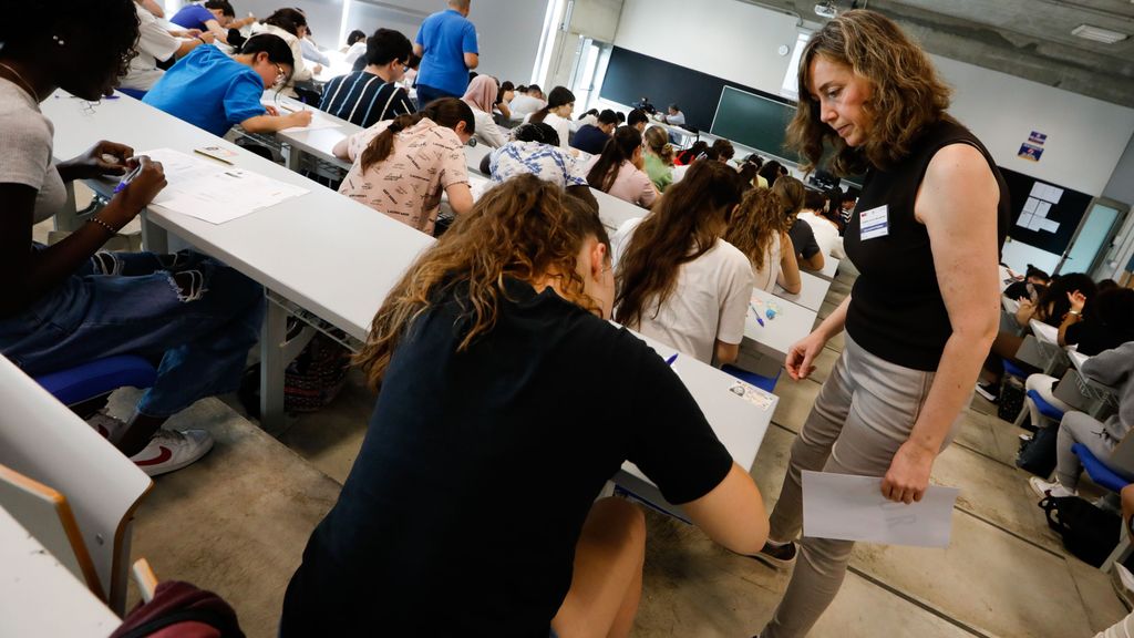 Estudiantes realizan las pruebas de acceso de la EBAU 2023 en Murcia