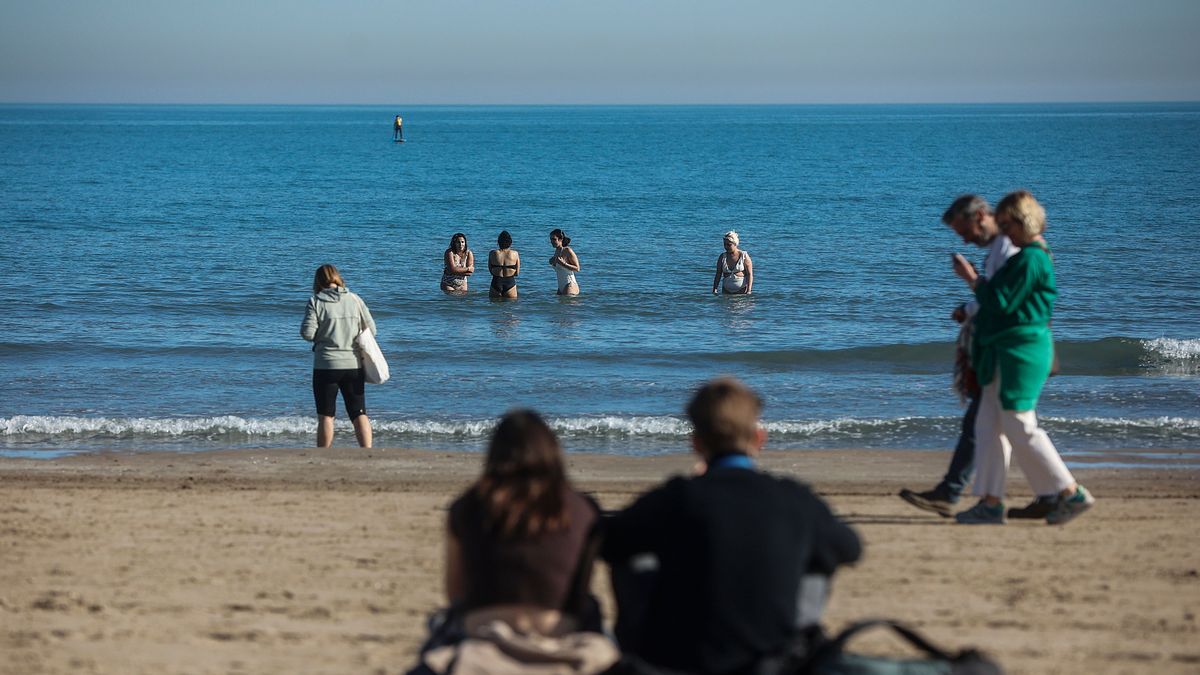 Las playas valencianas muestran una estampa veraniega