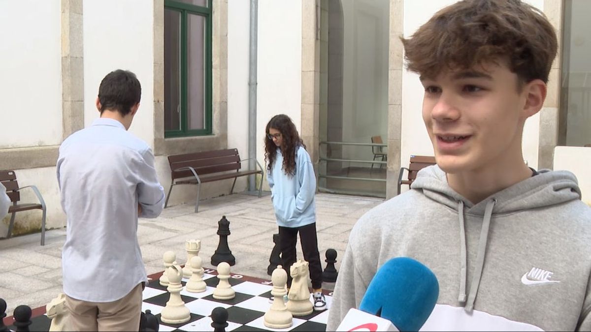 Los alumnos confiesan que están encantados de “no tener ni la tentación de echarle un ojo de vez en cuando"