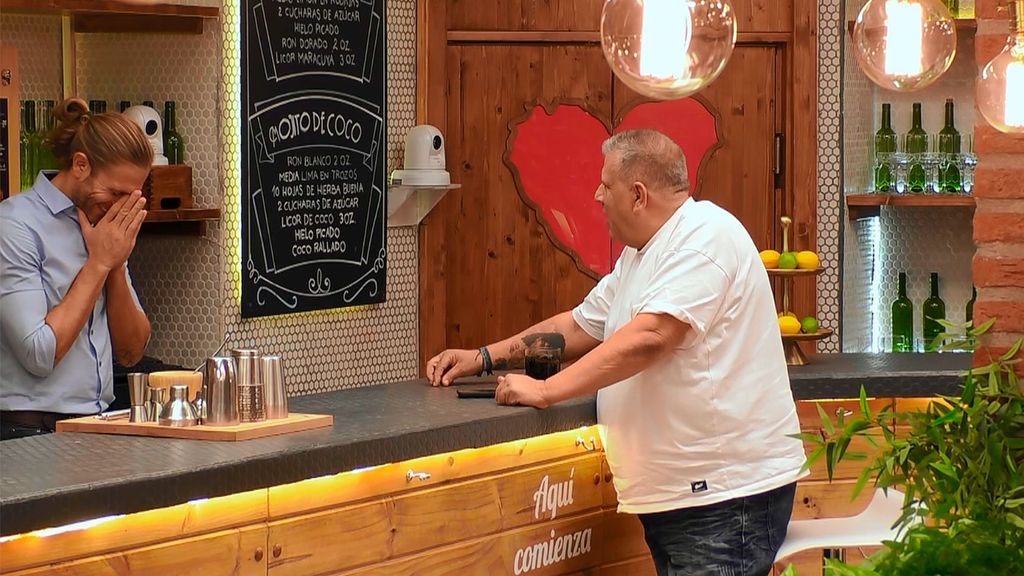 Matías se echa las manos a la cabeza ante las intenciones de un soltero de ‘First Dates’: “Me traído la viagra por si hay pinchito”