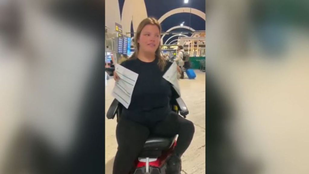 Ana María, que se mueve en silla de ruedas, denuncia que una aerolínea impidió que volase a Milán