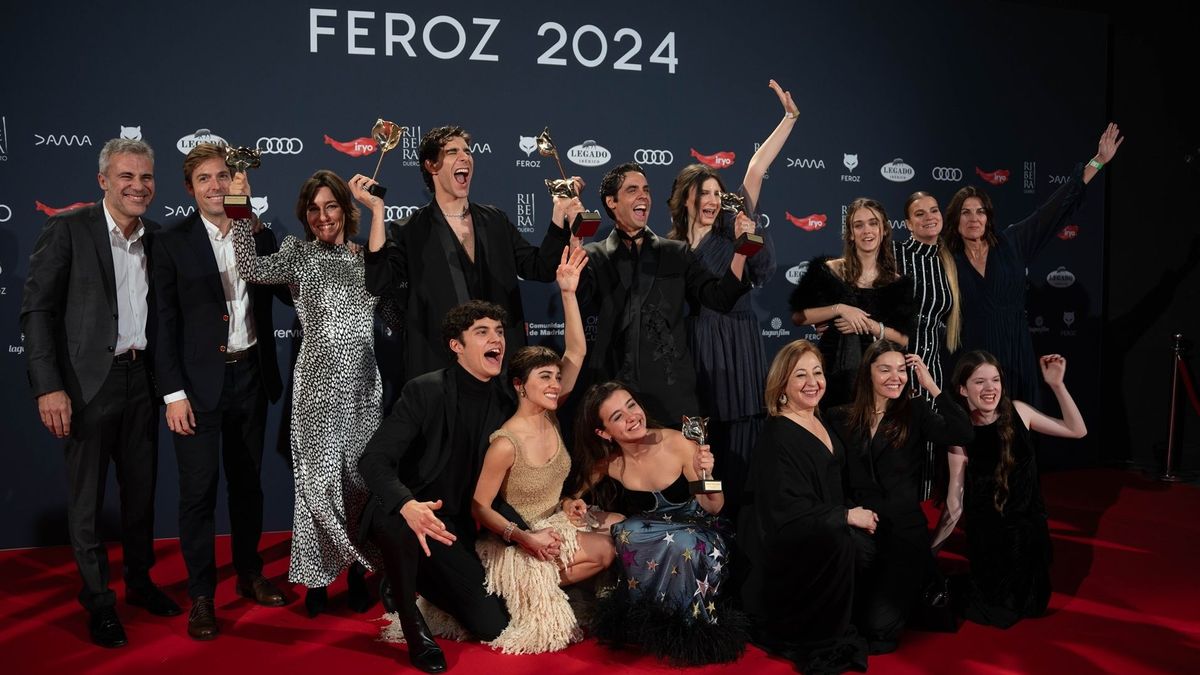 El equipo de 'La mesías', la gran triunfadora en los Premios Feroz 2024