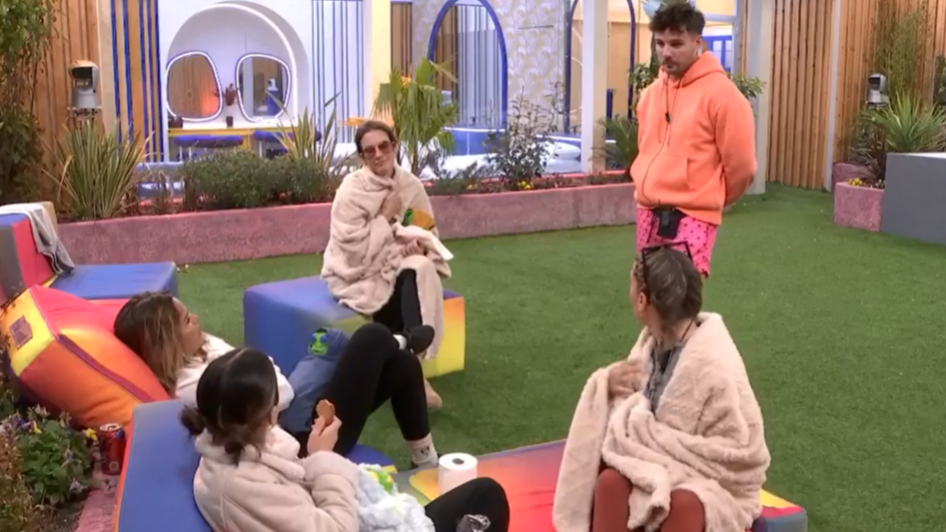 Eso en la mano de Lucía es una galleta