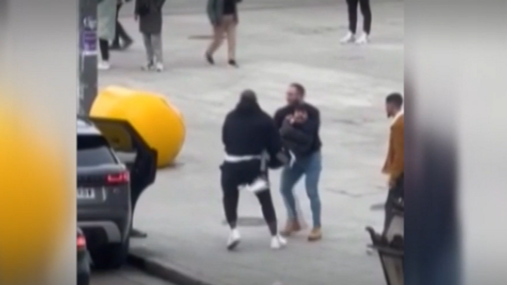 Secuestro a pleno luz del día en Burgos: tres individuos asaltan a otro y le meten a la fuerza en un coche