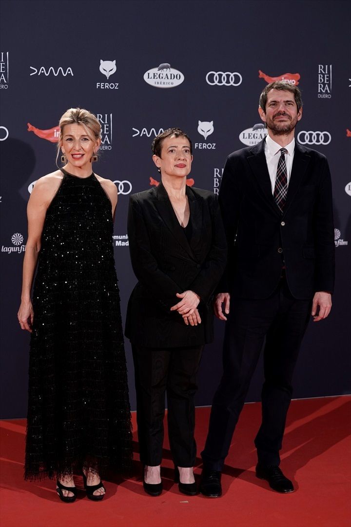 Yolanda Díaz y Ernest Urtasun, junto a María Guerra