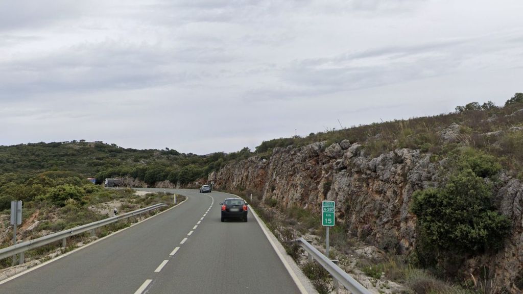 Carretera A-397 a su paso por Parauta (Málaga)