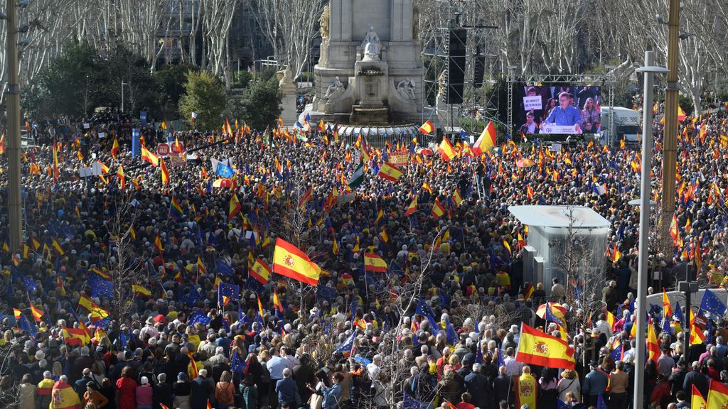 Decenas de miles de asistentes secundan la manifestación del PP en Madrid contra la amnistía