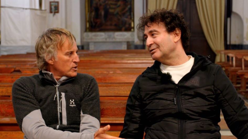 El debate sobre la fe de Jesús Calleja y Pepe Rodríguez en una iglesia de Nápoles
