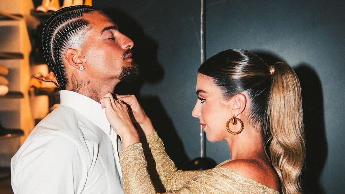 Maluma junto a su pareja, Susana.