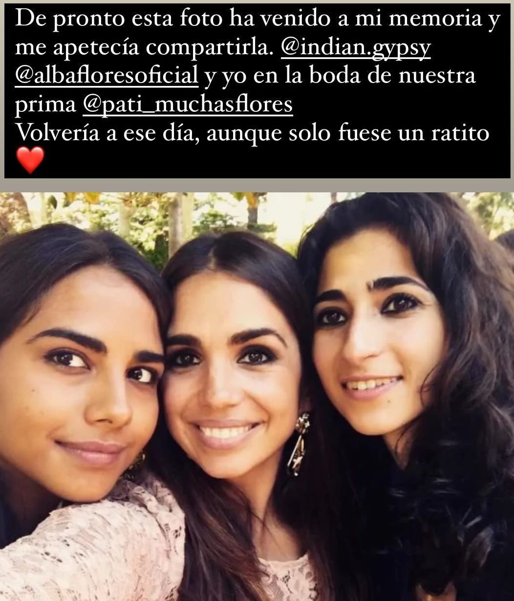 De izquierda a derecha. Lola Orellana, Elena Furiase y Alba Flores.