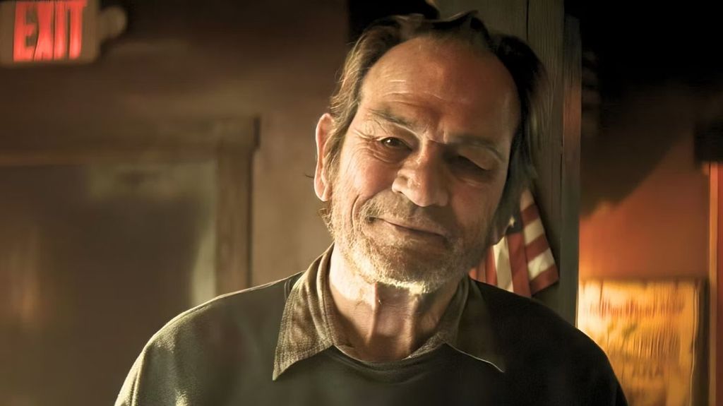 Tommy Lee Jones en 'Findeskind' (2023), a los 77 años.