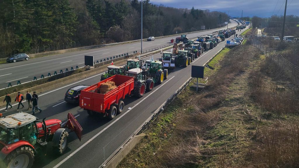 El tenso enfrentamiento de un camionero español por los piquetes de las protestas de agricultores en Francia
