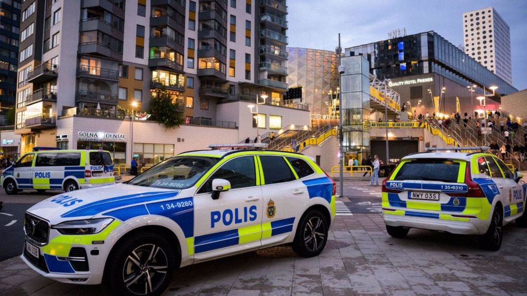 La Policía de Suecia detona un posible artefacto explosivo en la Embajada israelí en Estocolmo