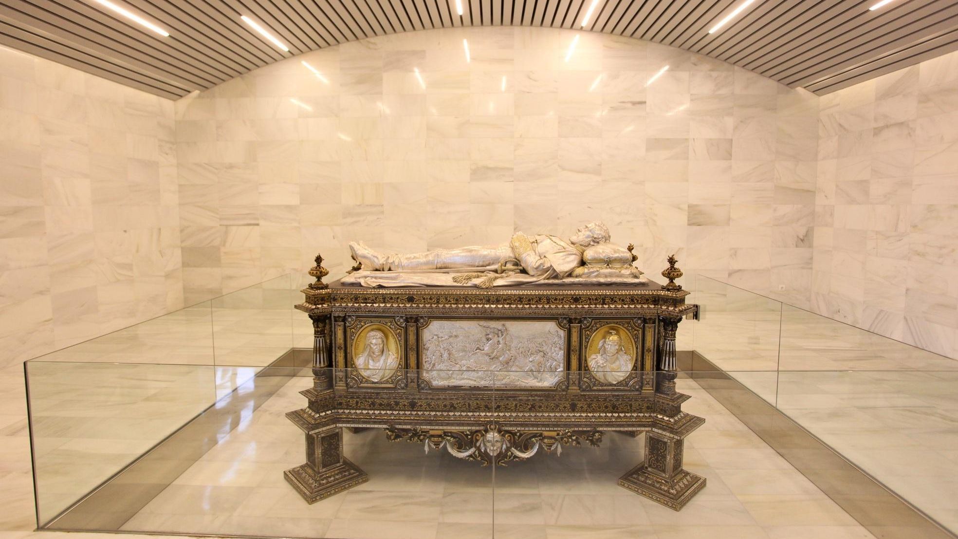 Mauseoleo del General Prim