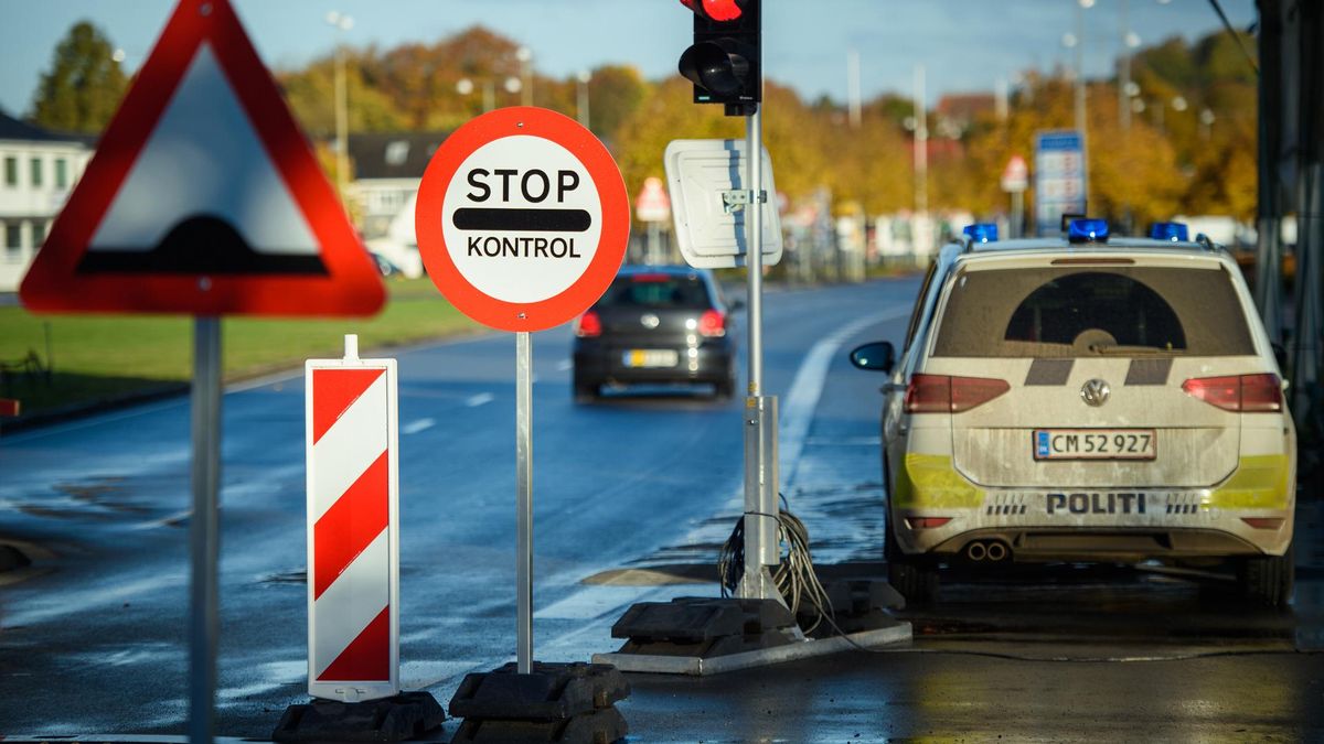 Archivo - La Policía de Dinamarca cerca de la frontera con Alemania