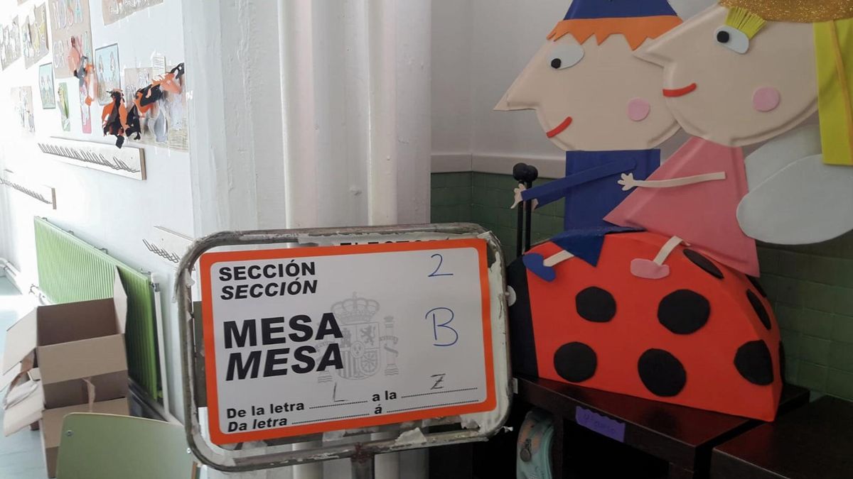 Archivo - Colegio electoral, Galicia, elecciones municipales y europeas, domingo 26 de mayo de 2019. Ferrol, colegio CEIP Cruceiro de Canido.