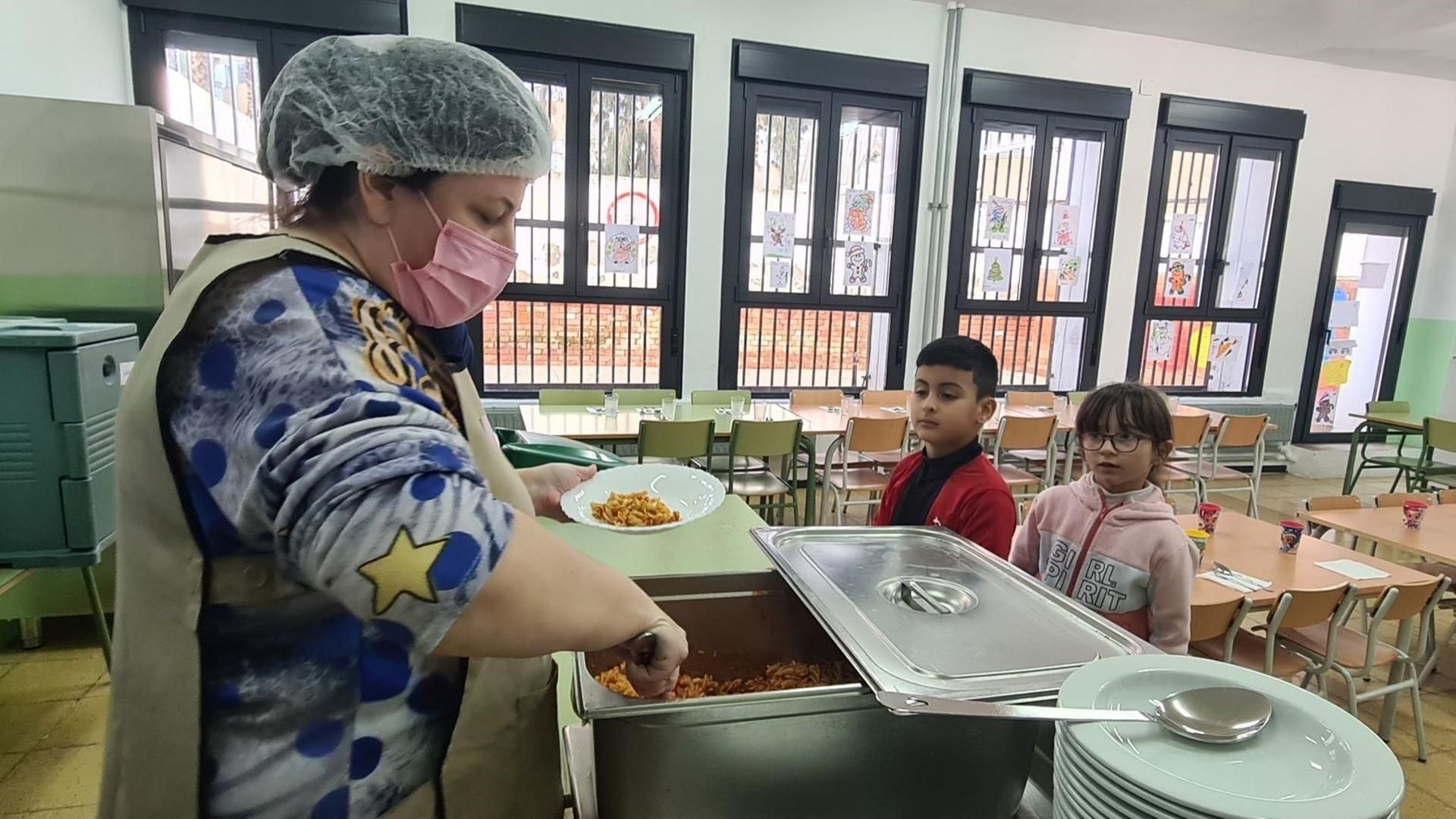 Archivo - La Junta dará 87 euros al mes por alumno de los comedores escolares que no gestiona con carácter retroactivo desde enero Archivo - La Junta dará 87 euros al mes por alumno de los comedores escolares que no gestiona con carácter retroactivo desde enero